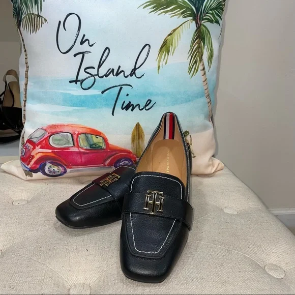Tommy Hilfiger NWOB! Trudiy2 Black Loafer Signature Beckle Shoes Size 7.5 - Picture 2 of 11